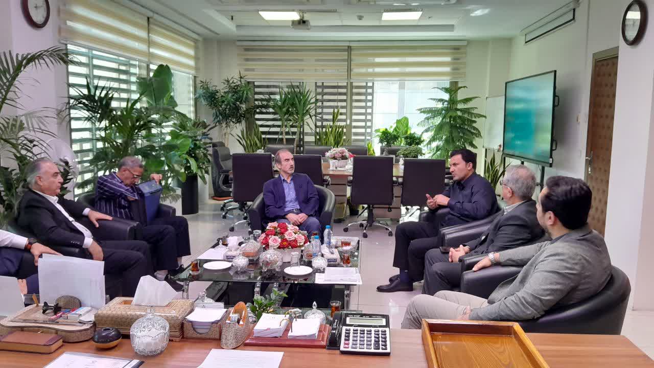 نشست معاون وزیر با اعضای انجمن اتماد صنفی تولیدکنندگان ماشین آلات کشاورزی دام و طیور
