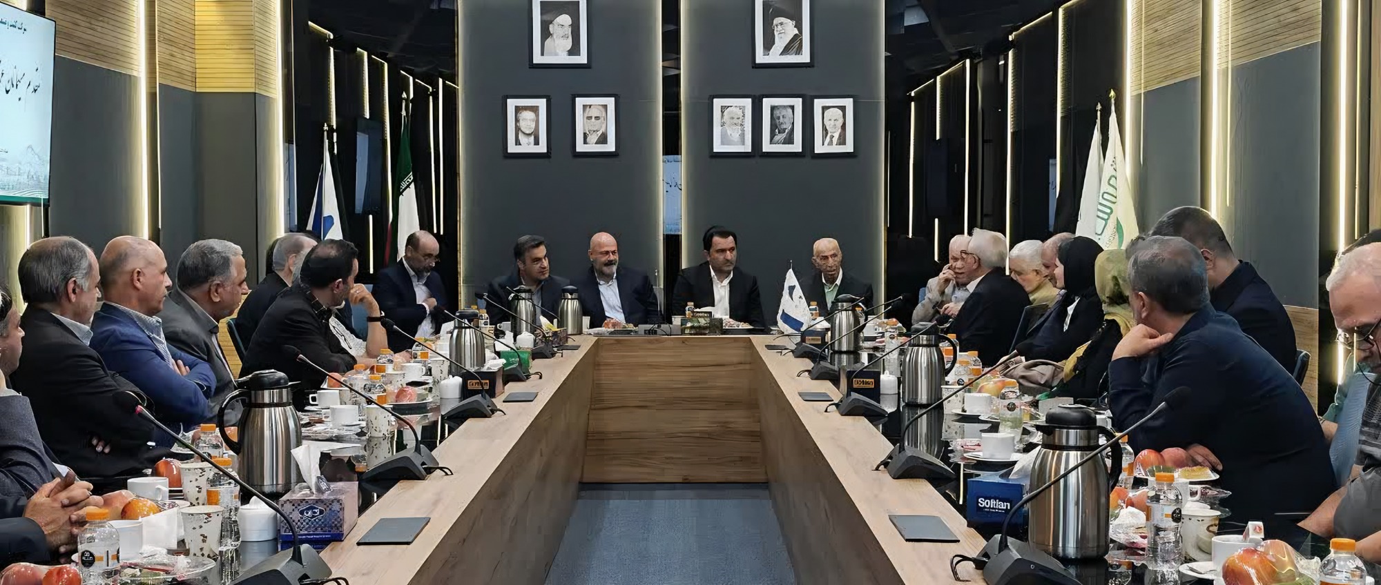 نشست مشترک اعضای کشوری انجمن صنفی کارفرمایی گاوداران ایران و انجمن علوم دامی کشور با معاون وزیر در امور تولیدات دامی